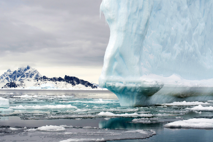 Schwimmendes Eis in der Bucht von Rothera, Antarktis